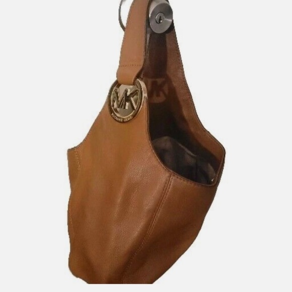 Michael Kors Hobo Bag Brown PebbleL leather Gold Logo Magnet Closure - Picture 3 of 9